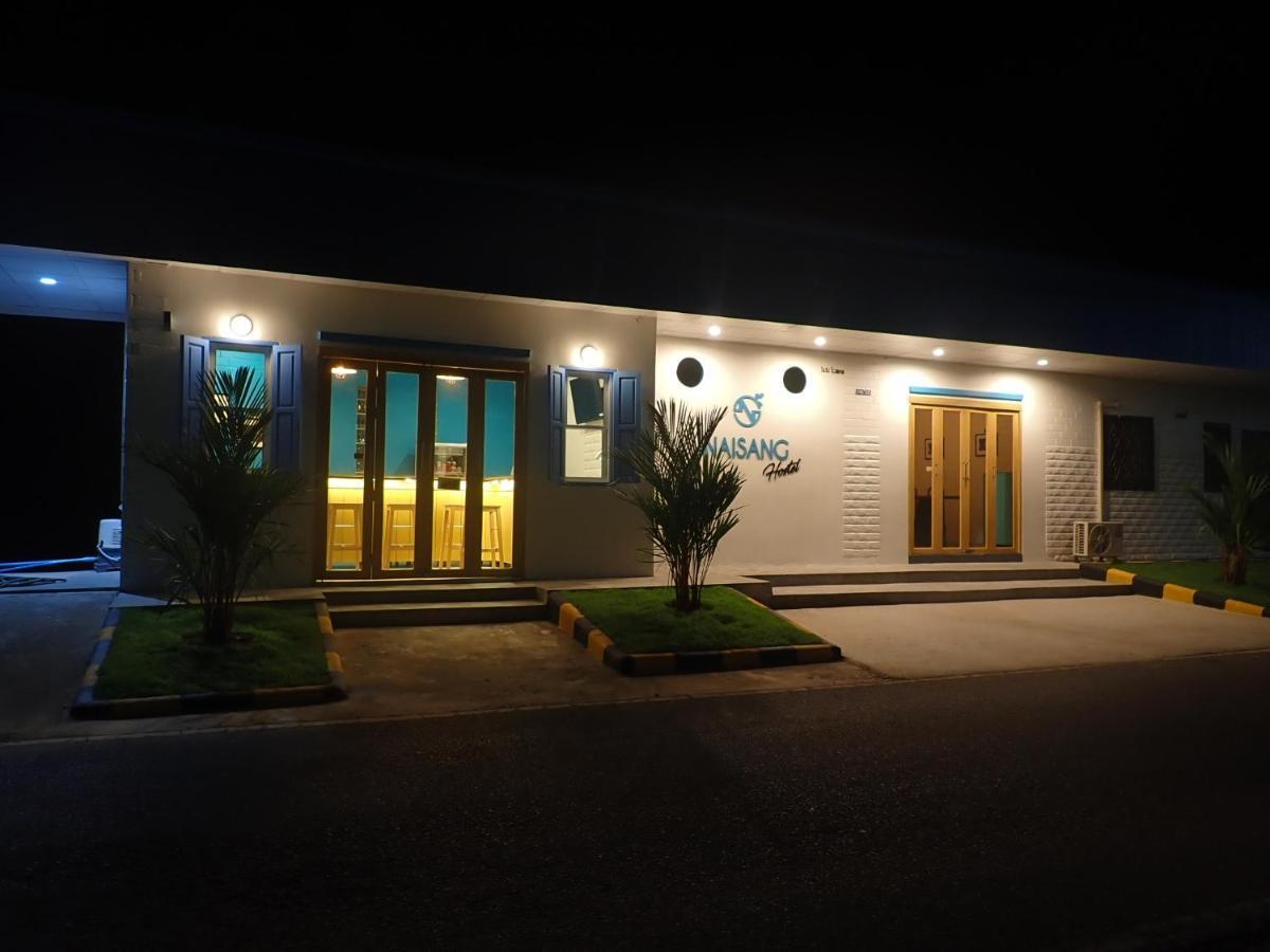 Naisang Hostel Чумфон Екстериор снимка