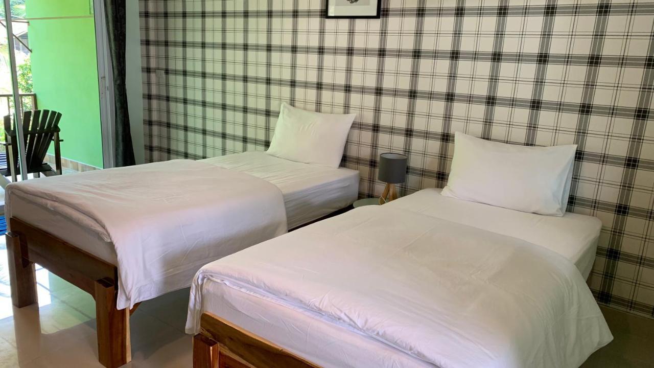 Naisang Hostel Чумфон Екстериор снимка