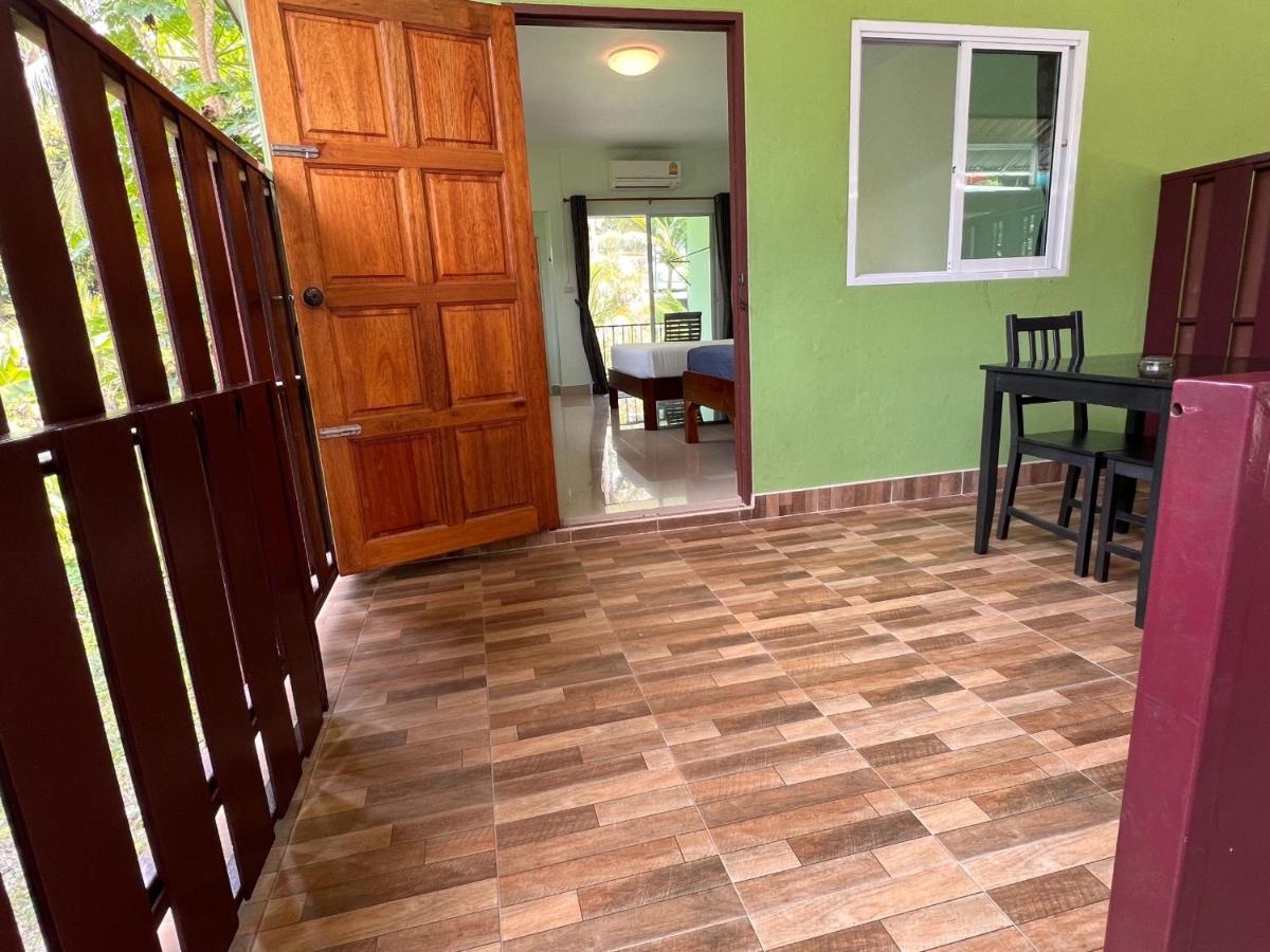 Naisang Hostel Чумфон Екстериор снимка