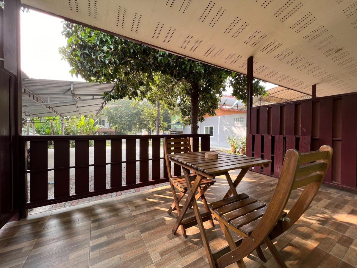 Naisang Hostel Чумфон Екстериор снимка