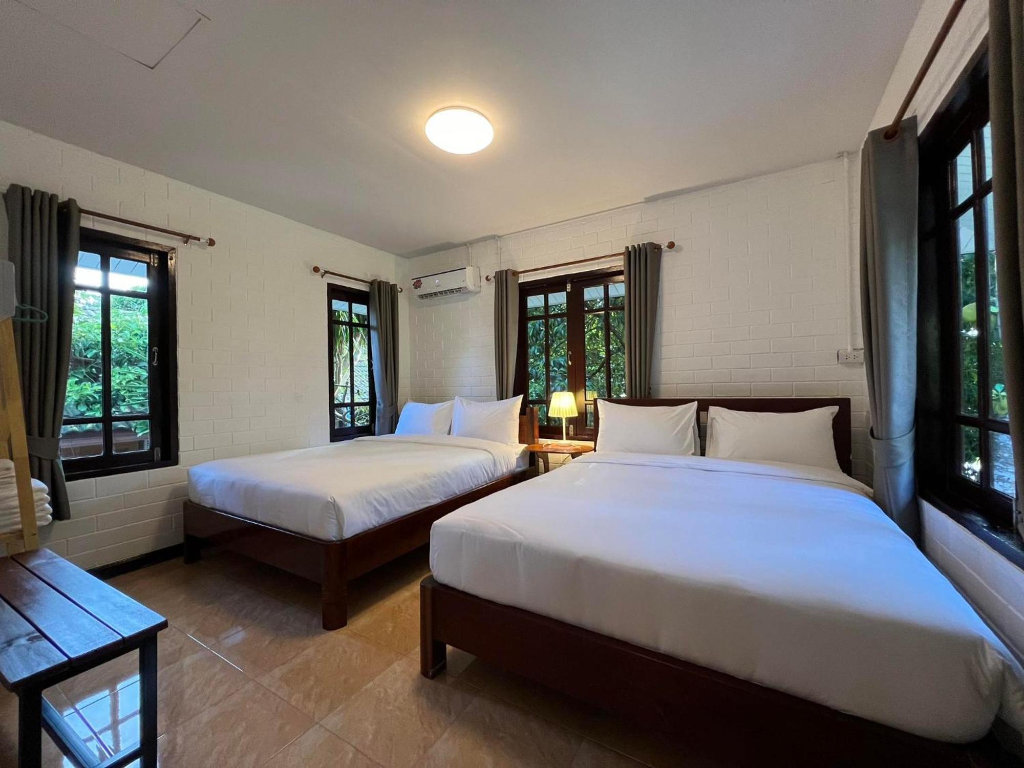 Naisang Hostel Чумфон Екстериор снимка